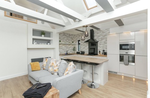 Herne Bay Casa | The Broadway Beach Homes Airbnb With Hot tub