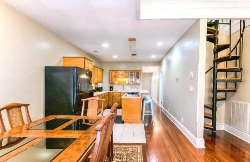 Columbus Casa | The Broadway Bungalow Walk to Riverwalk Dining!