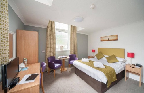 Sandown Hotel | The Broadway Park Hotel