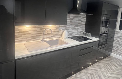 Herne Bay Apartamento | The Broadway Retreat with parking