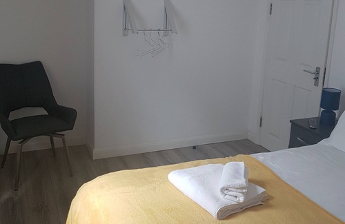 Leicester Casa | The Broadway Rooms with parking and restaurant, close to National Space Centre