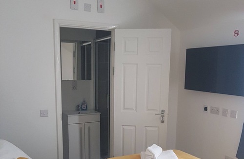 Leicester Casa | The Broadway Rooms with parking and restaurant, close to National Space Centre