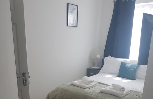 Leicester Casa | The Broadway Rooms with parking and restaurant, close to National Space Centre