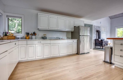 Williamstown Casa | The Brookman: Renovated 6000 SF Estate On 40 Acres