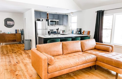 East Dover Casa | The Brookside Lodge & Cottage
