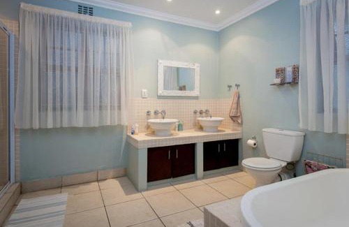 Durban North Cama Y Desayuno | The Brother's Guest House
