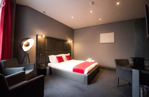 Farringdon Hotel | The Bryson Hotel