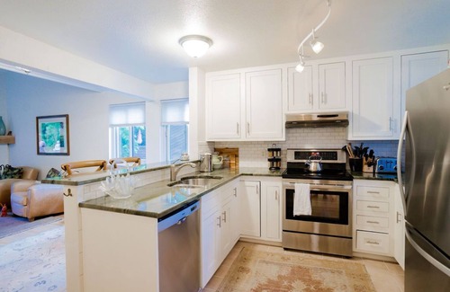 Glenwood Grove - North Iris Casa | The Buddha House - Luxurious North Boulder Retreat