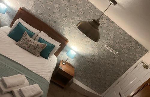 Ludwel Cama Y Desayuno | The Bull Hotel