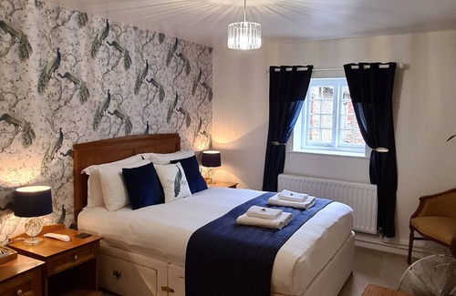 Ludwel Cama Y Desayuno | The Bull Hotel