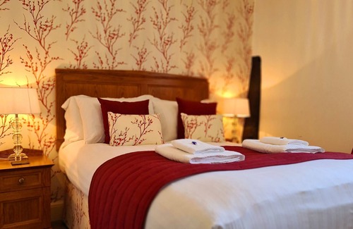 Ludwel Cama Y Desayuno | The Bull Hotel
