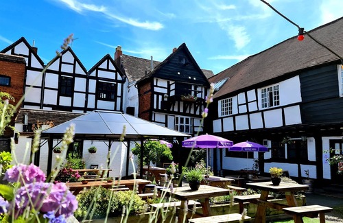 Ludwel Cama Y Desayuno | The Bull Hotel