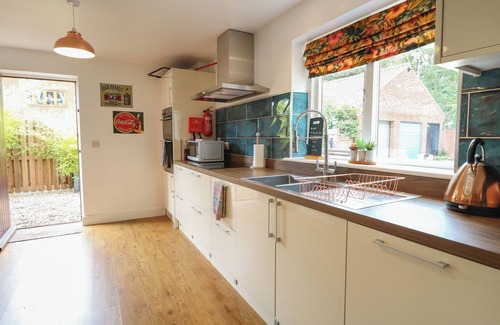 Norwich Cabaña | THE BULL PEN, pet friendly, with open fire in Rackheath