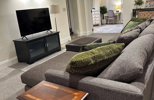 Hanover Apartamento | The Bulldog House! Walking Distance to Hanover and Dartmouth! 2 bedroom, 4 beds!