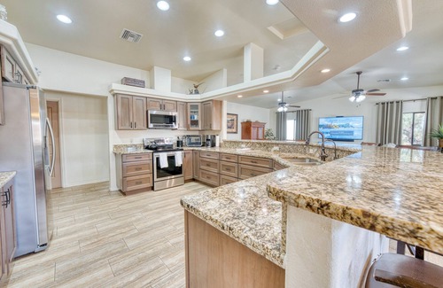 Lake Havasu City Casa | The Bullpen: Spacious Retreat, Sleeps 21! Pool-Spa-Casita-Ample Parking