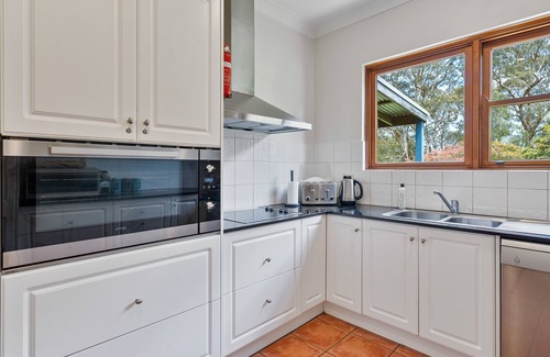 Bundanoon Casa | The Bundanoon Lakehouse - Amazing home with private lake