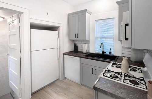 Sioux Falls Casa | The Bunga Glow: Modern, Cozy & Bright Near Downtown