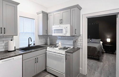 Sioux Falls Casa | The Bunga Glow: Modern, Cozy & Bright Near Downtown