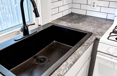 Sioux Falls Casa | The Bunga Glow: Modern, Cozy & Bright Near Downtown