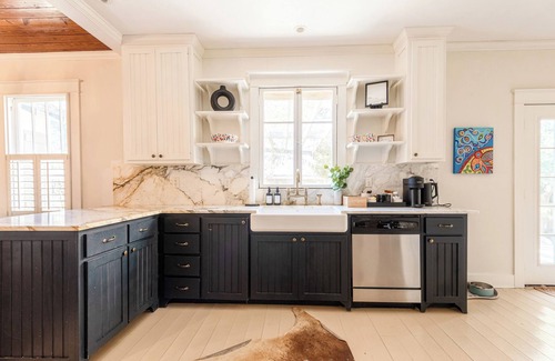 Mid City South Casa | The Bungaleaux - Charmer Very Close to LSU, ON St. Paddy's Day Parade Route!