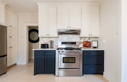 Mid City South Casa | The Bungaleaux - Charmer Very Close to LSU, ON St. Paddy's Day Parade Route!
