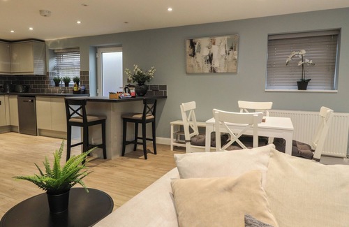 Adlington Cabaña | THE BUNGALOW AT 46 CHURCH ST, pet friendly in Adlington