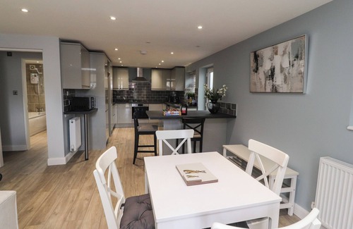 Adlington Cabaña | THE BUNGALOW AT 46 CHURCH ST, pet friendly in Adlington