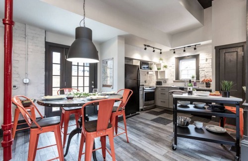 Indianapolis Casa | The Bungalow @Keystone Chic 2BR/3BED/2.5BA Getaway