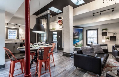 Indianapolis Casa | The Bungalow @Keystone Chic 2BR/3BED/2.5BA Getaway