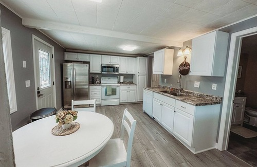 Shawano Casa | The Bungalow on Lake Drive
