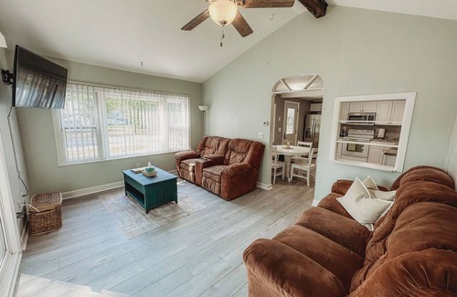 Shawano Casa | The Bungalow on Lake Drive