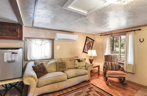Parks Cabina | The Bunk House | Historic Cabin | Firepit | Pet-Friendly | Near Grand Canyon