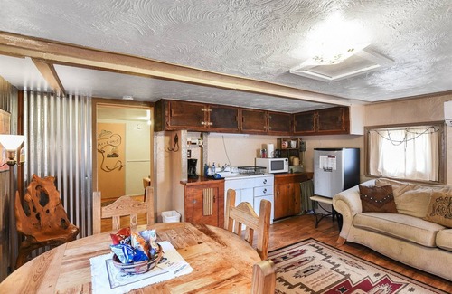 Parks Cabina | The Bunk House | Historic Cabin | Firepit | Pet-Friendly | Near Grand Canyon
