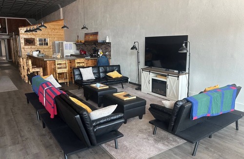 Hebron Cabina | The Bunkhouse – A Unique Stay in Historic Hebron, Nebraska