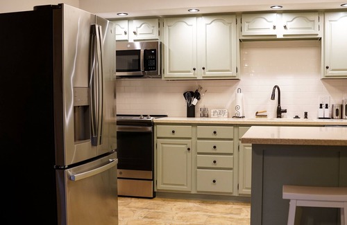 Macomb Casa | The Bunkhouse- fire pit, waterfall, games, private retreat for the family!