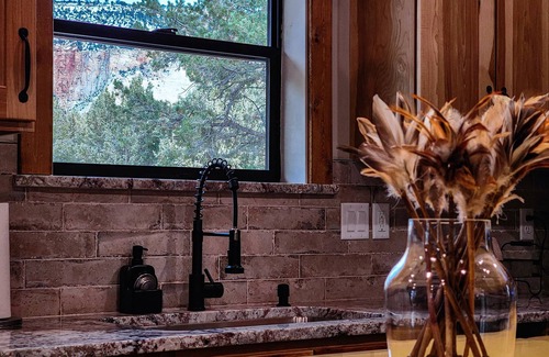 Orderville Cabina | The Bunkhouse | Zion & Bryce | Hot Tub | Fire Pit