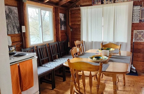 Frontenac Cabaña | The Bunkie on Dog Lake, Rideau Canal.