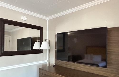 Ocean City Hotel | The Burgundy Inn Hotel and Apartments