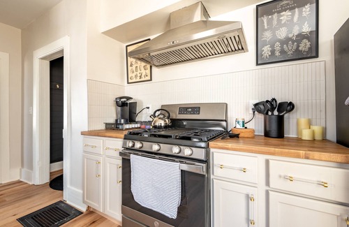 Burlington Casa | The Burlington Getaway, close to Lakes, Skiing, and wedding venues