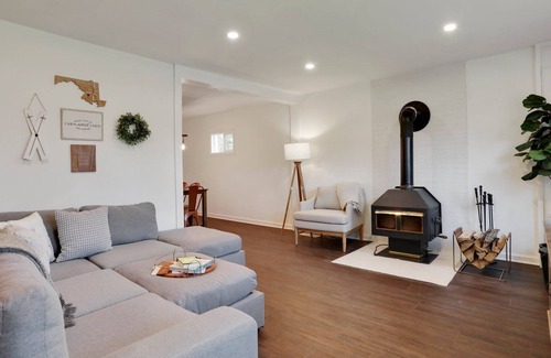 Swanton Cabina | The Burrow. Cozy modernized lake area cabin.