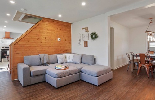 Swanton Cabina | The Burrow. Cozy modernized lake area cabin.