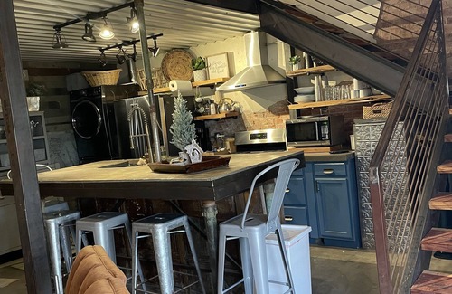Claude Apartamento | THE BURROW Dugout