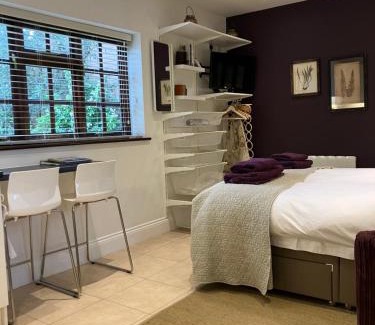 Quedgeley Casa | The Burrow