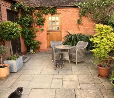 Quedgeley Casa | The Burrow