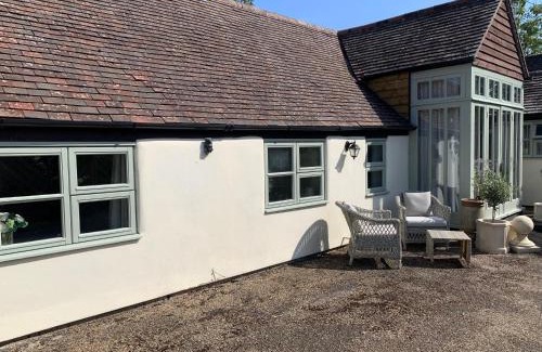 Frilford Cama Y Desayuno | The Byre, at Cradle Barn offering a king suite