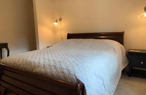 Frilford Cama Y Desayuno | The Byre, at Cradle Barn offering a king suite