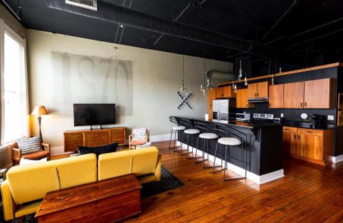 Commercial Street Historic District Apartamento | The C-Street Archive