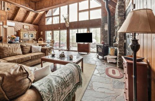 Rowland Casa | The Cabin at Deep Hollow