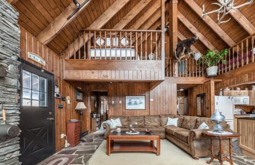 Rowland Casa | The Cabin at Deep Hollow