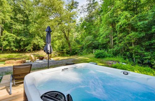 Helen Casa | The Cabin at Dukes Creek with Fire Pit and Hot Tub!